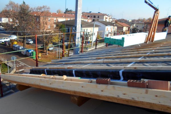 Lavorazione copertura tetti
